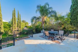 Marbella Lane - Classy 3BR Jewel w Open Vibe - 7