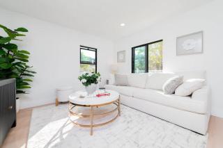 Marbella Lane - Classy 3BR Jewel w Open Vibe - 5