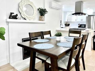 Marbella Lane - Classy 3BR Jewel w Open Vibe - 2