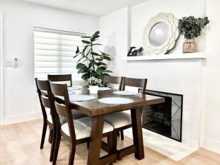 Marbella Lane - Classy 3BR Jewel w Open Vibe - 1