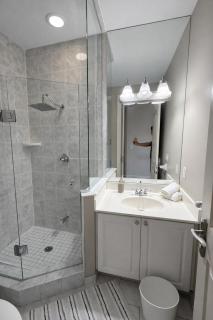 Luxury Penthouse with Celebration Square Views - 8