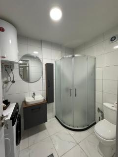 Quiet 2-Bedroom Apartment near Airport with Balcony - 9