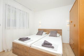 Apartments with parking space Duce, Omis - 24975 - 1