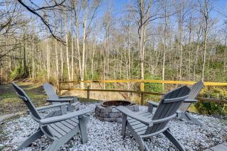 Pet-Friendly Gatlinburg Cabin with Hot Tub! - 9