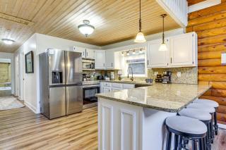 Pet-Friendly Gatlinburg Cabin with Hot Tub! - 5