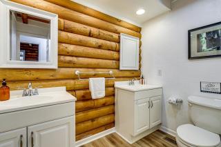 Pet-Friendly Gatlinburg Cabin with Hot Tub! - 2