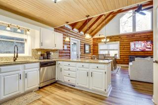 Pet-Friendly Gatlinburg Cabin with Hot Tub! - 3