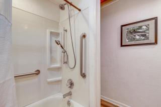 Pet-Friendly Gatlinburg Cabin with Hot Tub! - 1