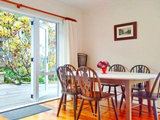 6mins to airport Large Family House - 9