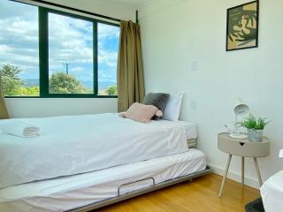 6mins to airport Large Family House - 2