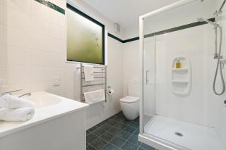 Shore Rise lake and mountain views Queenstown - 1