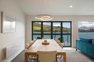 Shore Rise lake and mountain views Queenstown - 8