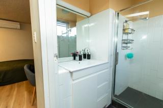 Fully Furnished St Kilda Studio - 1