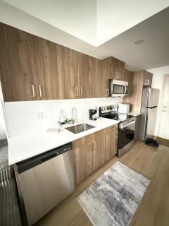 Luxury Downtown One Bedroom with Skyline Views and Free Parking - 5