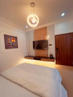 Newly Fully Furnished Studio Short Stay Apartment - 6