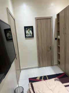 Unwind in style 2-bedroom shortlet, ps5, pool,gym - 6