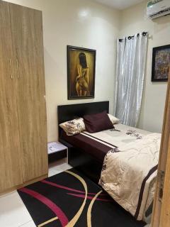 Unwind in style 2-bedroom shortlet, ps5, pool,gym - 5