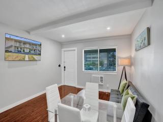 Coastal Charm 1BR Retreat near Pompano Beach - 3