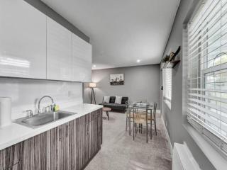 Coastal Charm Cozy 1BR Retreat near Pompano - 3