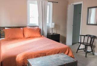 Modest 3BR Heights Stay-Pet Friendly - 4