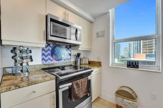 Spacious 2BR in Miami Bay Views plus Balcony - 1