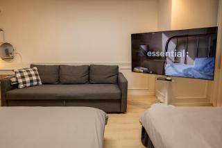 Direct Elevator to Hongik Univ Station, NEW by 13yr Superhost, Professionally Maintained - 3