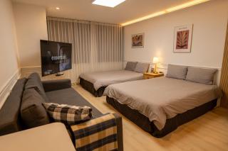 Direct Elevator to Hongik Univ Station, Exclusive 10yr Local Food Guide, NEW by 13yr Superhost, Professionally Maintained - 7