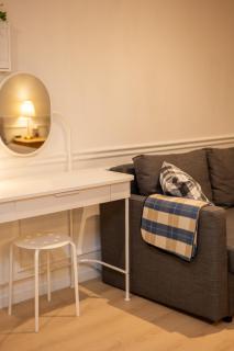 Direct Elevator to Hongik Univ Station, Exclusive 10yr Local Food Guide, NEW by 13yr Superhost, Professionally Maintained - 5