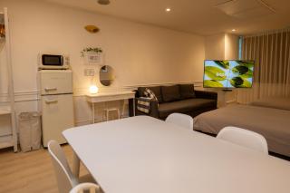 Direct Elevator to Hongik Univ Station, NEW by 13yr Superhost, Professionally Maintained - 5