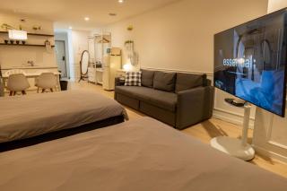 Direct Elevator to Hongik Univ Station, Exclusive 10yr Local Food Guide, NEW by 13yr Superhost, Professionally Maintained - 9