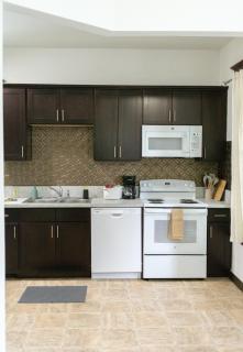 Charming Spacious 3BR Pet-Friendly Retreat - 3