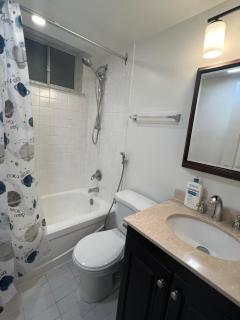 Bachelor Suite Near Transit - Private Stay in Toronto - 2