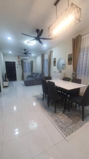 REZEKI MUEZZA 3BR2B Cozy Homestay - 8