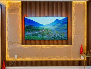 Luxury 3BR Near Pearson Airport Free Parking - 0