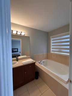 Luxury home Netflix & parking promo price with 7beds - 6