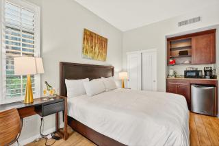 LV002 Secluded Downstairs Legacy Villas Studio - 9