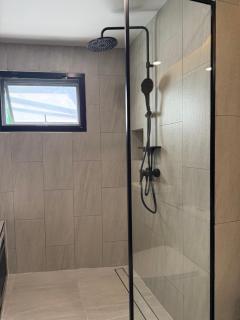 Holmes Pranakorn - 8