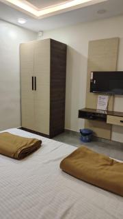 Devi Grand Lodge & Party Hall - 6