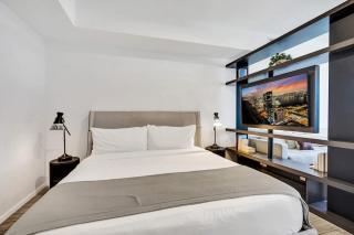 Lux Studio Miami and Bay views - 9