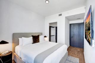 Miami 2BR Lux Condo Bay Views - 3