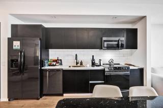 Luxury 2BR Condo w Bay and Skyline Views - 8