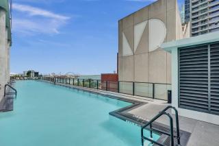 Miami 30th floor 3BR Luxury Condo with Views - 6