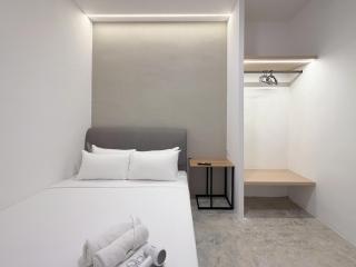 Rooms at Jalan Tekun 3mins Walk to Pelangi Plaza - 3