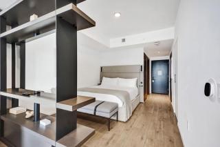 4604 Lux Miami Studio City and Bay Views - 1