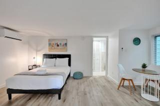 Tropical Oasis Studio w Pool - 1