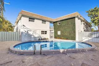 Rustic Retreats Spacious 1BR For 4 guests In The Heart of Fort Lauderdale - 3