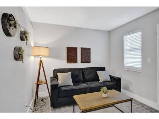 Rustic Retreats Modern 1BR for 4 guests in the heart of Fort Lauderdale - 6
