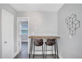 Rustic Retreats Cozy 1BR for 4 guests minutes from Las Olas - 1