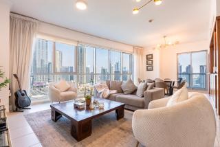 Splendid 3BR Apartments - Burj Khalifa & Fountain Views - 5 Minutes Walk from Dubai Mall - 7