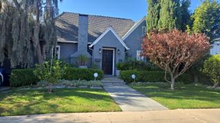 Three Million Dollar House with a Heated Pool - 9